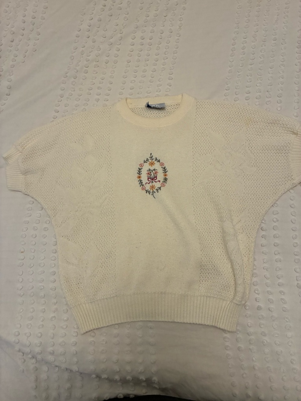 Vintage Bay Point Threads Ivory Knit Short Sleeve Sweater with Floral Embroidery